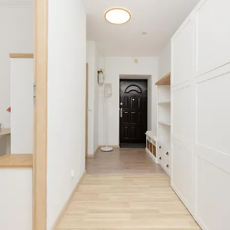 Two-bedroom In Nowy Swiat By Renters Apartment *