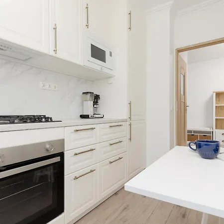 Two-bedroom In Nowy Swiat By Renters Apartment *