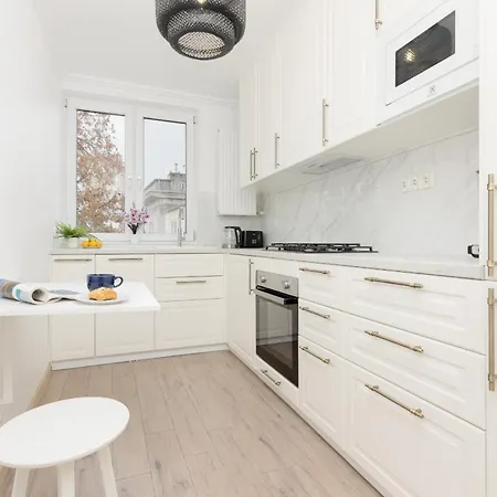 Two-bedroom In Nowy Swiat By Renters